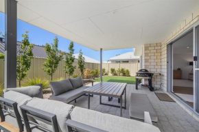 Solkis - Walk to Town, Next to Golf Course Dunsborough